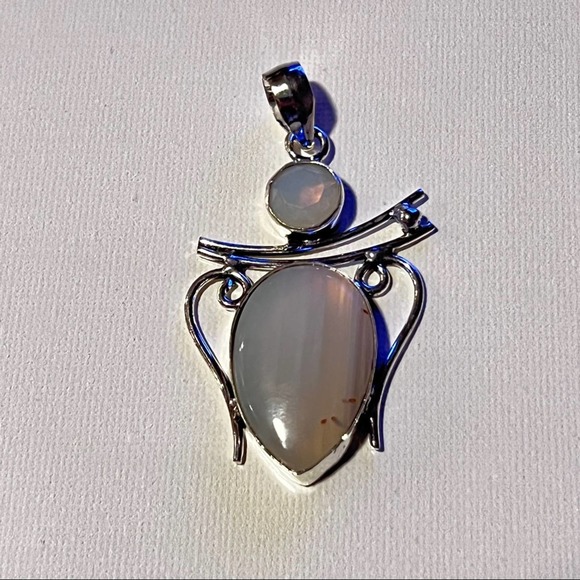 Handmade Indian Rainbow Moonstone Pendant - Picture 5 of 8
